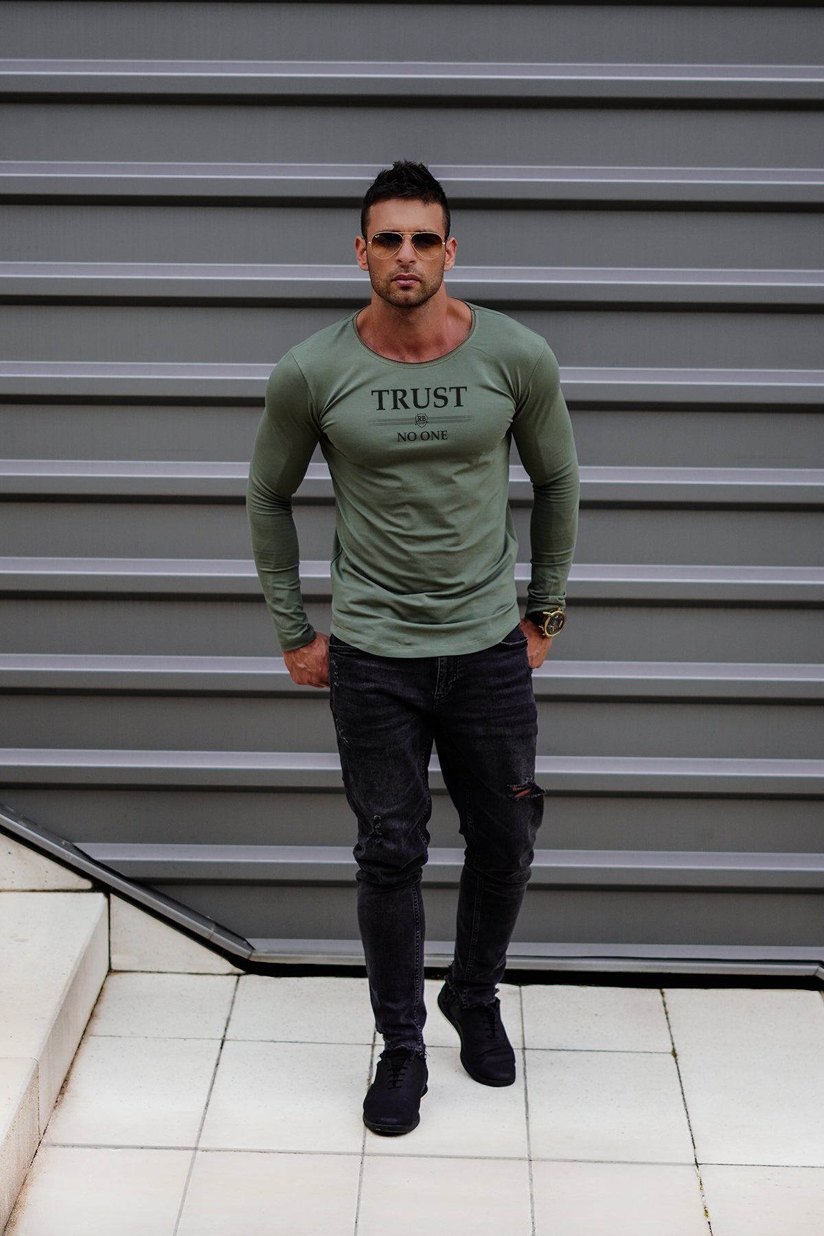 Mens Long Sleeve T-shirt "TRUST NO ONE" MD976